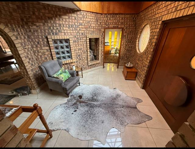 6 BEDROOM HOUSE FOR SALE IN SUNWARD PARK